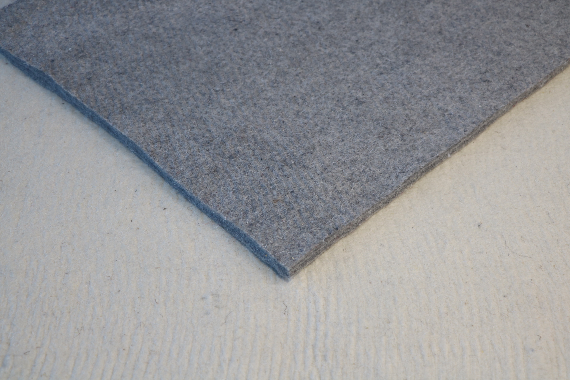 White felt blend with cashmere 30%
