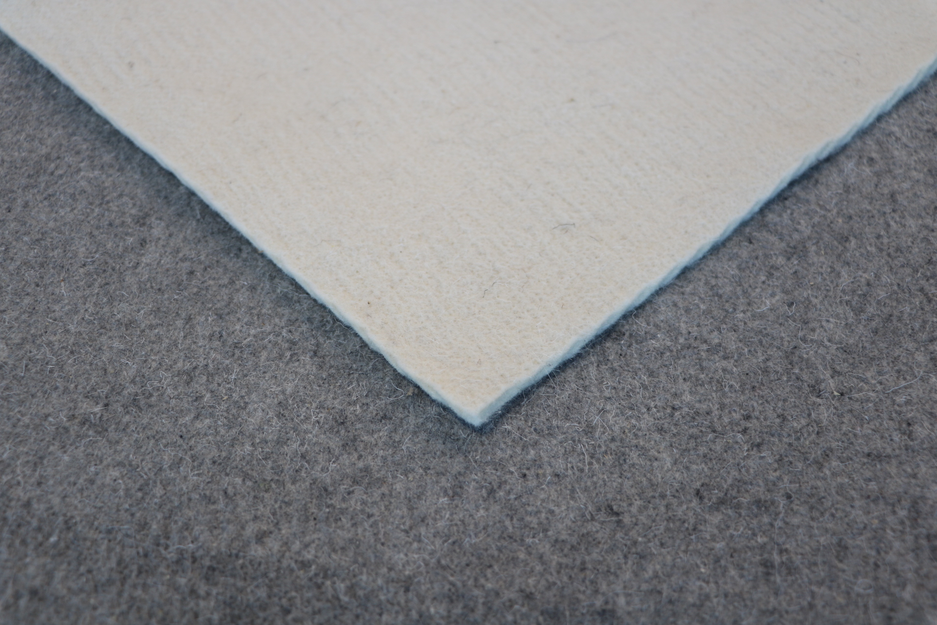White felt 100%