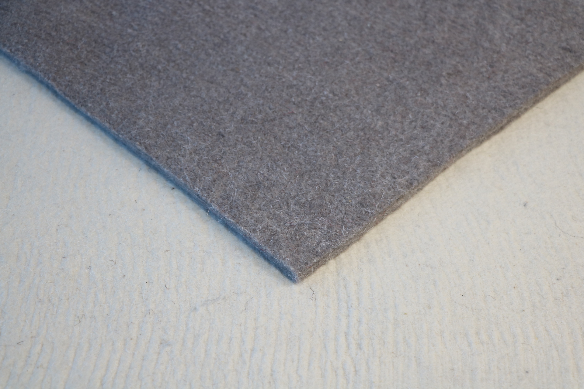 White felt blend with cashmere 40%